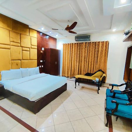Hotel Pak Continental Multan Bagian luar foto